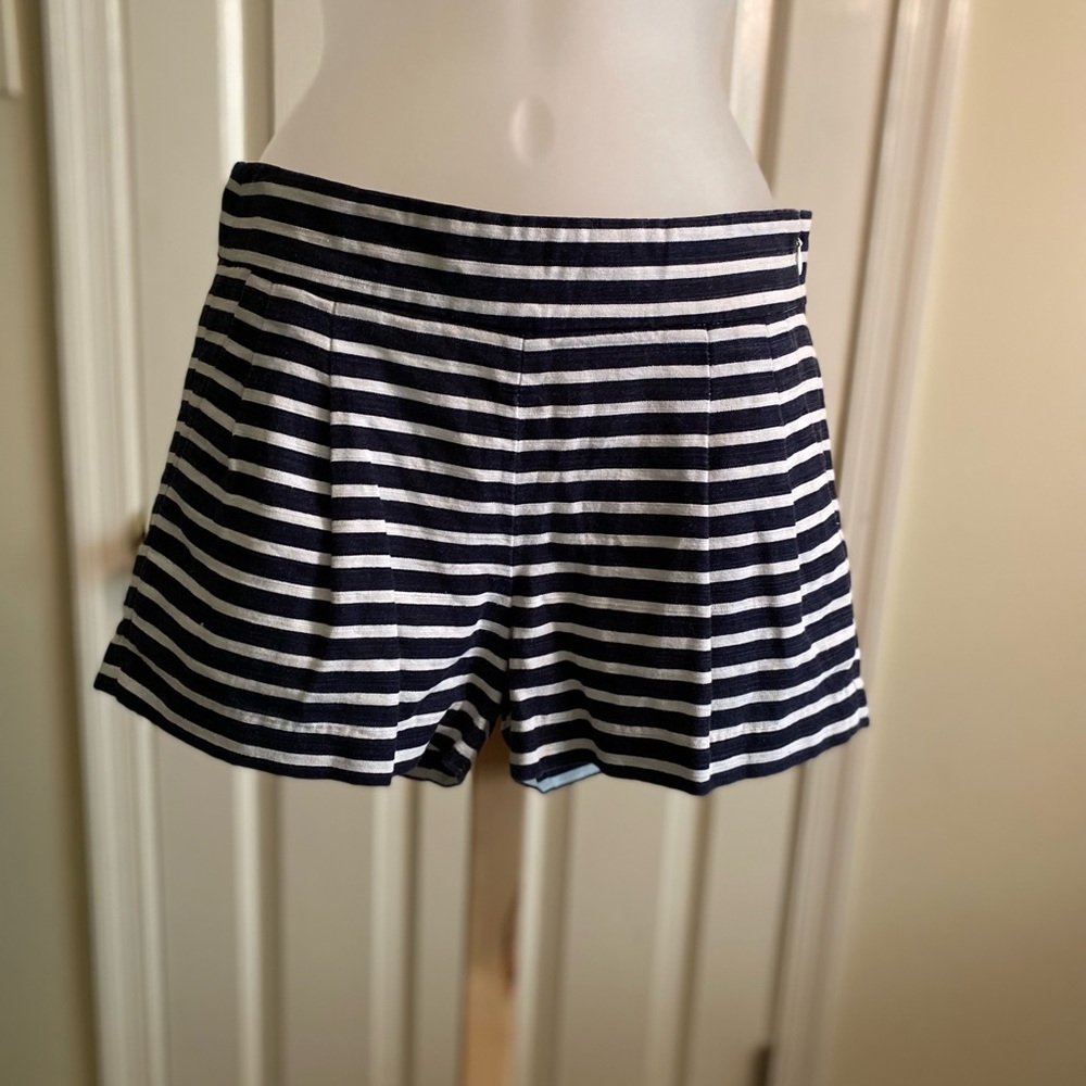 J. Crew - Linen Woman’s blue & white nautical striped, small pleat shorts, 00…